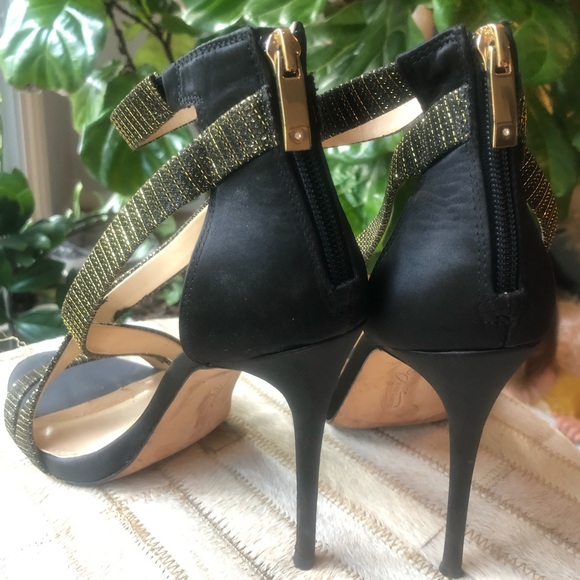 Size 7 VINCE CAMUTO brand. Black satin finish with gold accent straps. - Picture 3 of 9